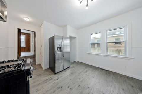 Tiny photo for 3209 Mount Vernon Avenue, Evansville, IN 47712 (MLS # 202603891)