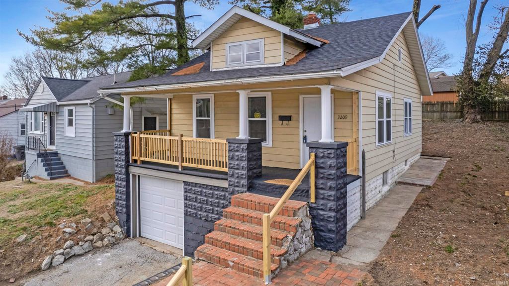 Photo of 3209 Mount Vernon Avenue, Evansville, IN 47712 (MLS # 202603891)