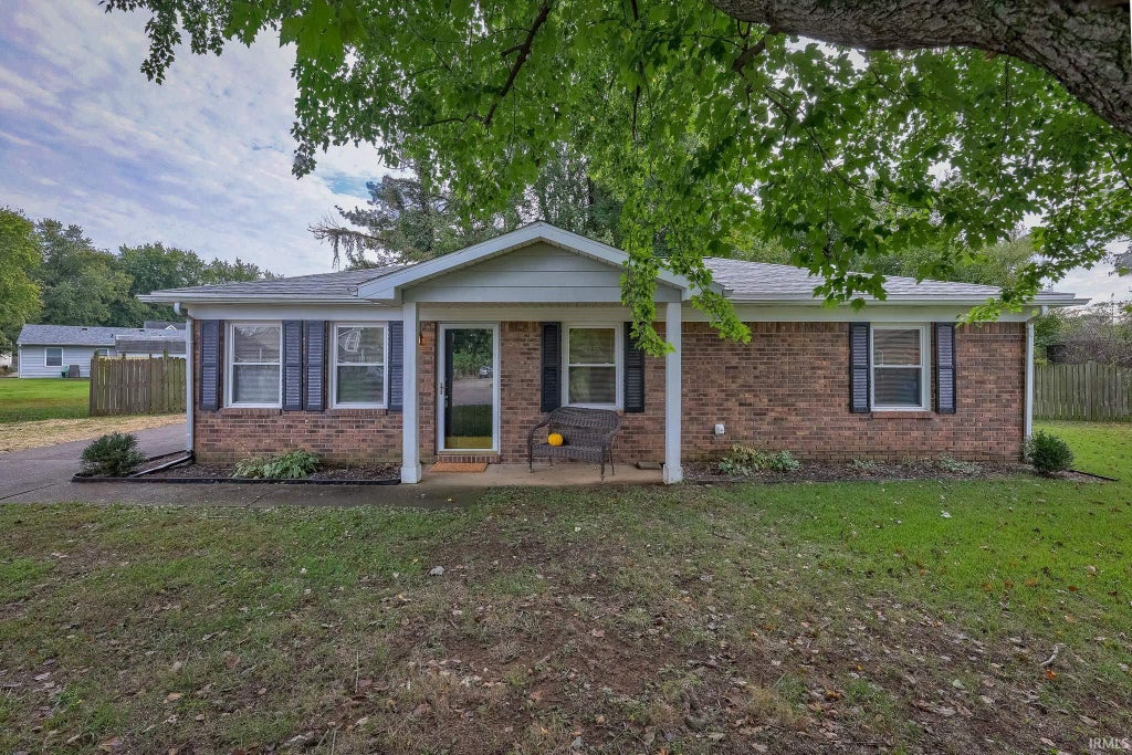 Photo of 1933 Bonnie View Court, Evansville, IN 47715 (MLS # 202642988)