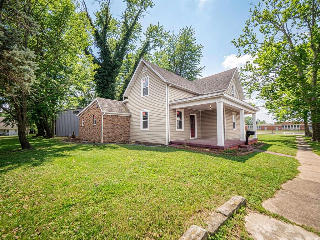 Photo of 914 W Fifth Street, Mount Vernon, IN 47620 (MLS # 202600239)