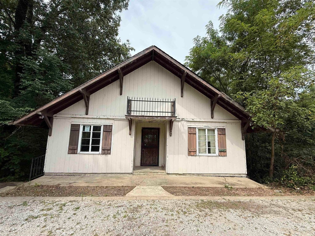 Photo of 11985 State Highway 243 Road, Cloverdale, IN 46120 (MLS # 202634331)