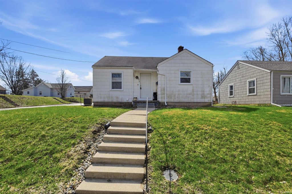 Photo of 615 E McClurg Street, Frankfort, IN 46041 (MLS # 202609347)