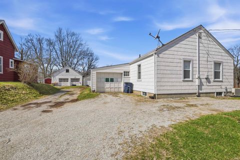 Tiny photo for 615 E McClurg Street, Frankfort, IN 46041 (MLS # 202609347)