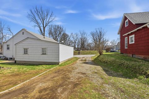 Tiny photo for 615 E McClurg Street, Frankfort, IN 46041 (MLS # 202609347)