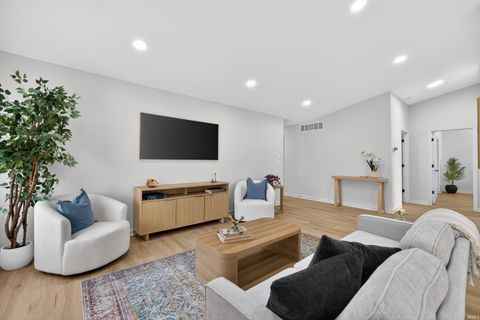 Tiny photo for 1209 S Hearthstone Court, Bloomington, IN 47401 (MLS # 202612311)