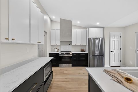 Tiny photo for 1209 S Hearthstone Court, Bloomington, IN 47401 (MLS # 202612311)