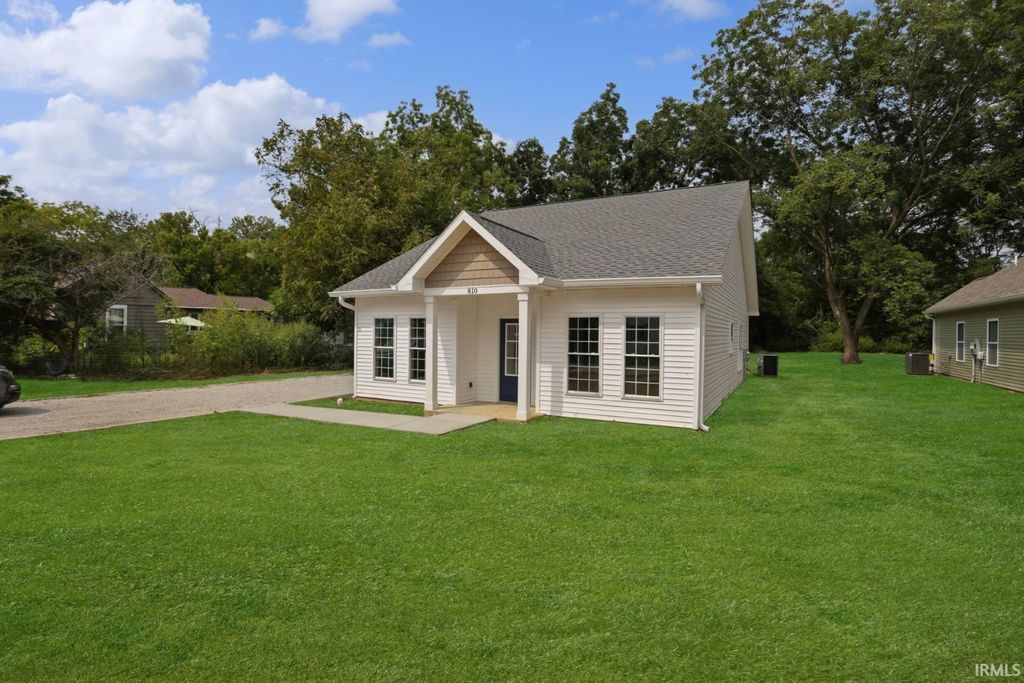 Photo of 608 E Emerson Street, Princeton, IN 47670 (MLS # 202611274)