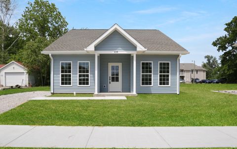 Photo of 608 E Emerson Street, Princeton, IN 47670 (MLS # 202611274)
