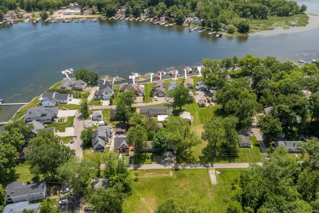 Photo of 173 EMS T32 Lane, Leesburg, IN 46538 (MLS # 202621635)