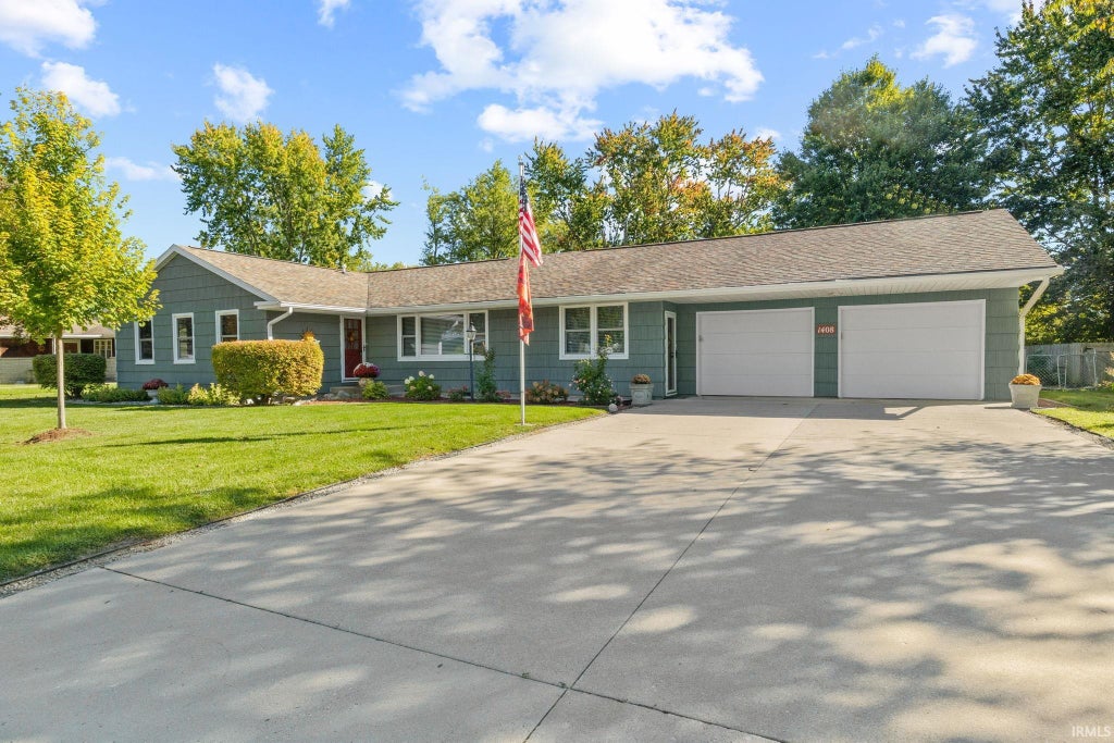 Photo of 1408 N Jefferson Street, Hartford City, IN 47348 (MLS # 202641362)