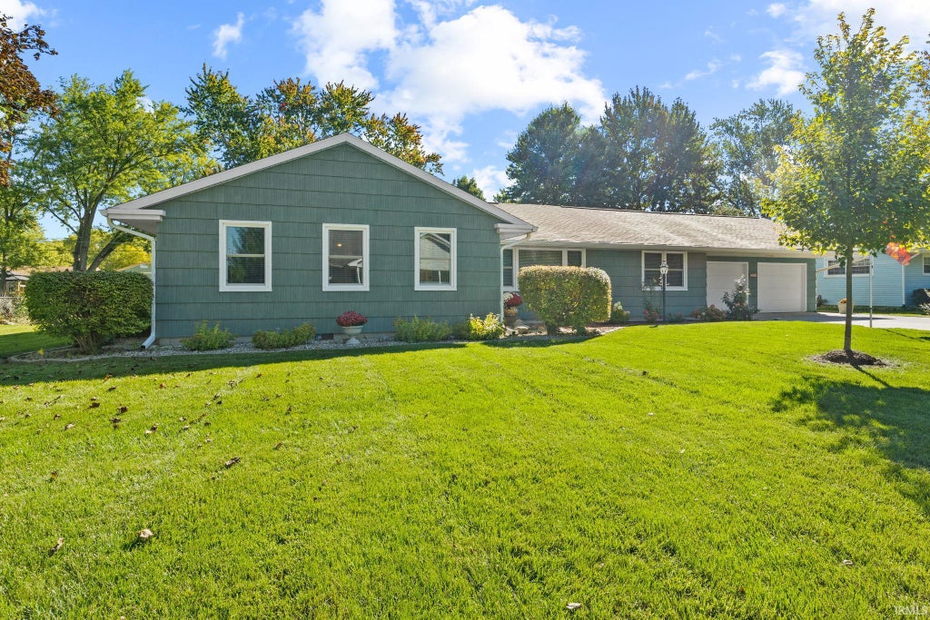 Photo of 1408 N Jefferson Street, Hartford City, IN 47348 (MLS # 202641362)