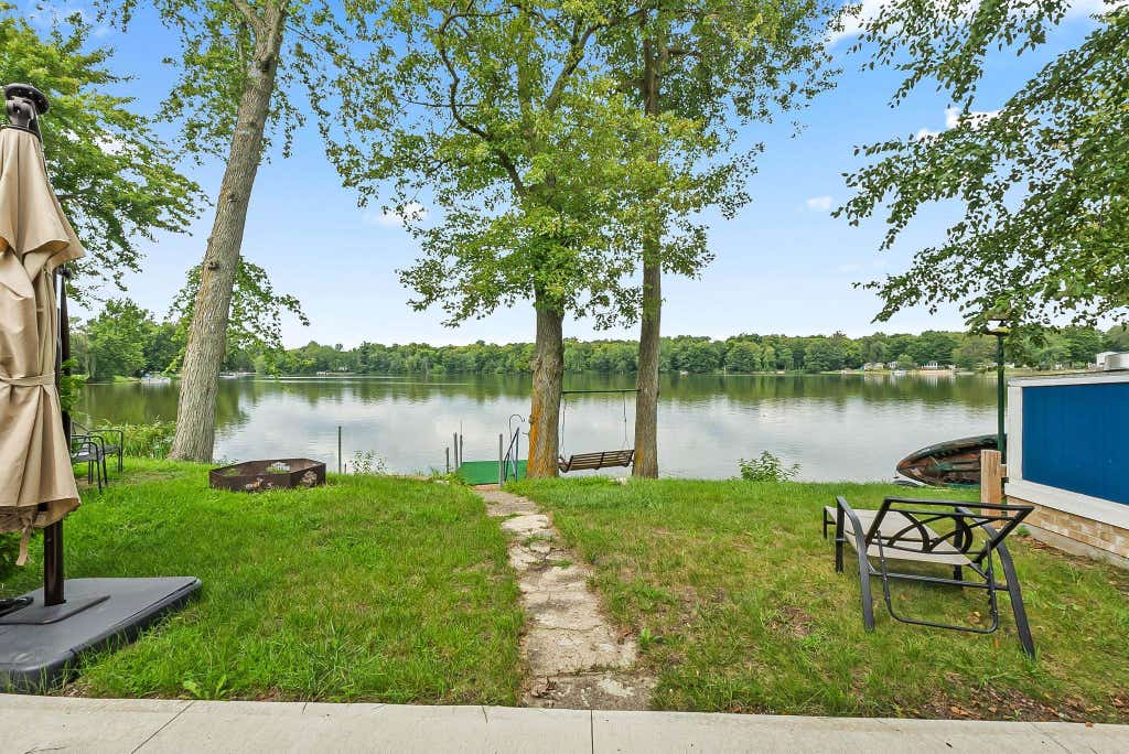Photo of 2810 S 390, Pleasant Lake, IN 46779 (MLS # 202634811)
