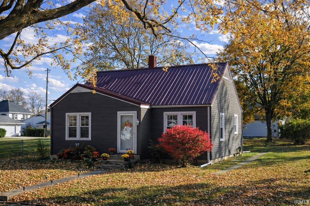 Photo of 916 N Jefferson Street, Hartford City, IN 47348 (MLS # 202608099)