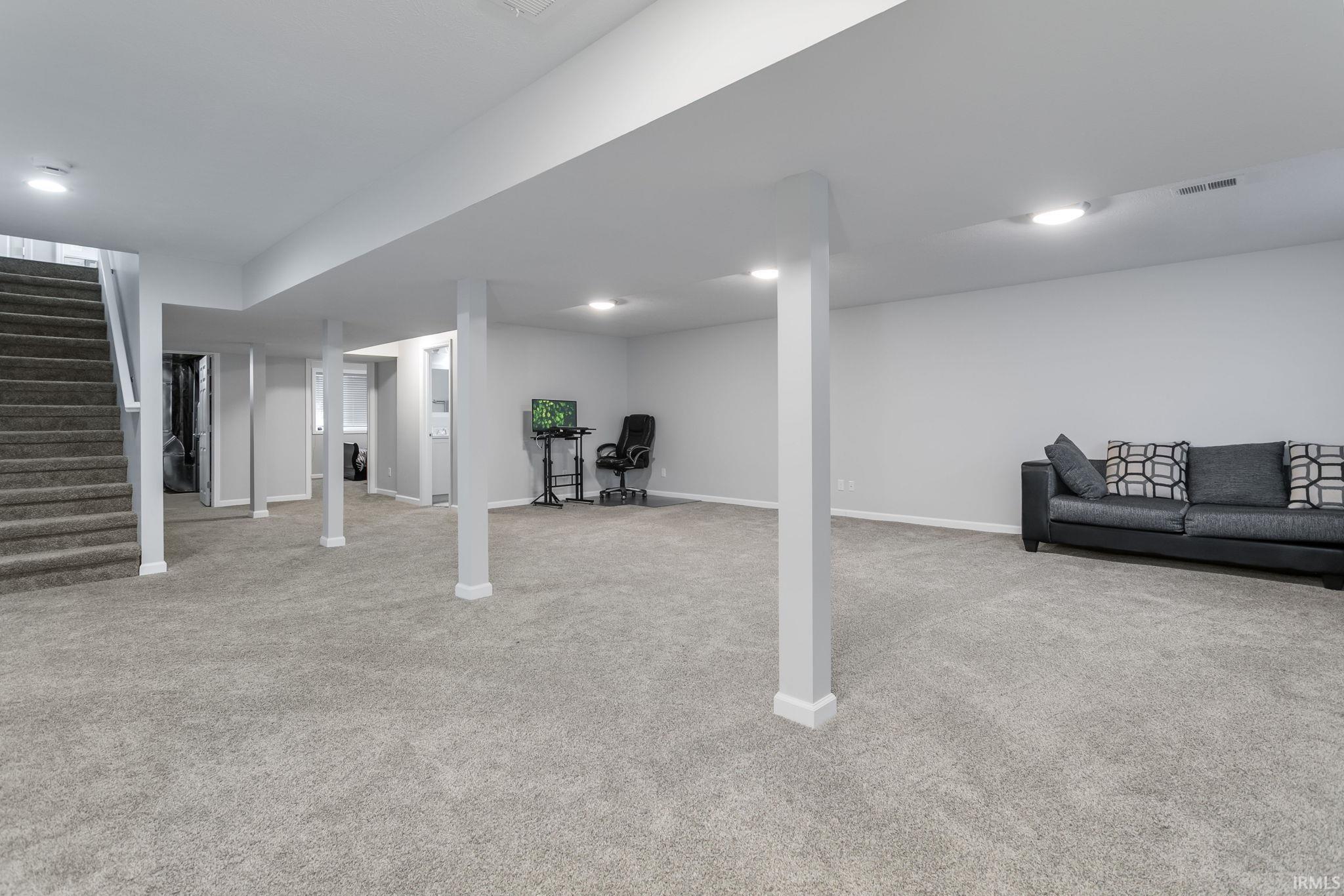 Mishawaka, Indiana 46545, United States, 4 Bedrooms Bedrooms, ,3 BathroomsBathrooms,Residential,Contingent,214843