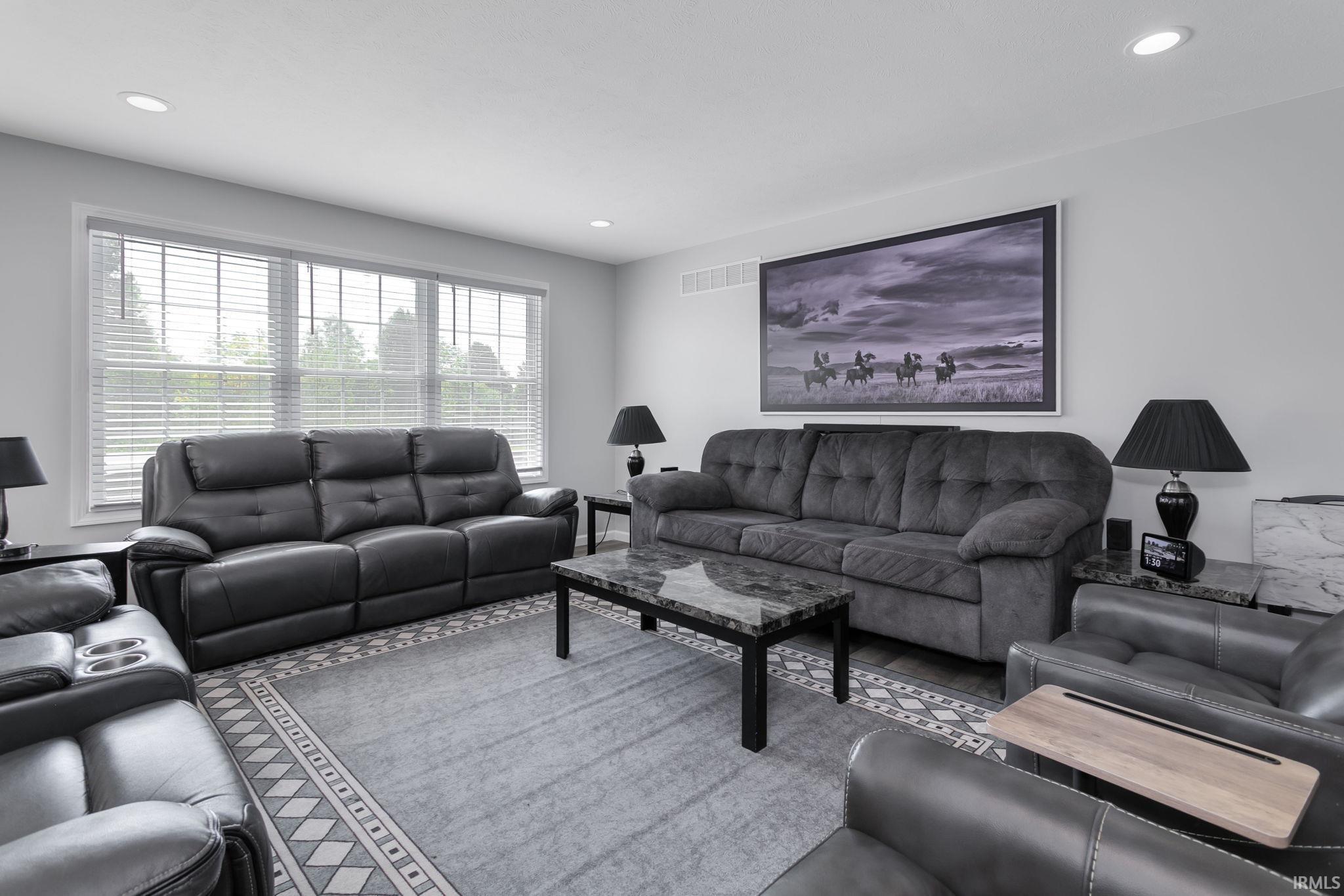 Mishawaka, Indiana 46545, United States, 4 Bedrooms Bedrooms, ,3 BathroomsBathrooms,Residential,Contingent,214843