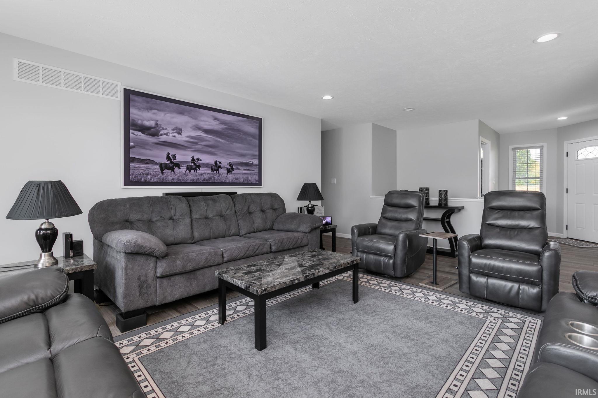 Mishawaka, Indiana 46545, United States, 4 Bedrooms Bedrooms, ,3 BathroomsBathrooms,Residential,Contingent,214843