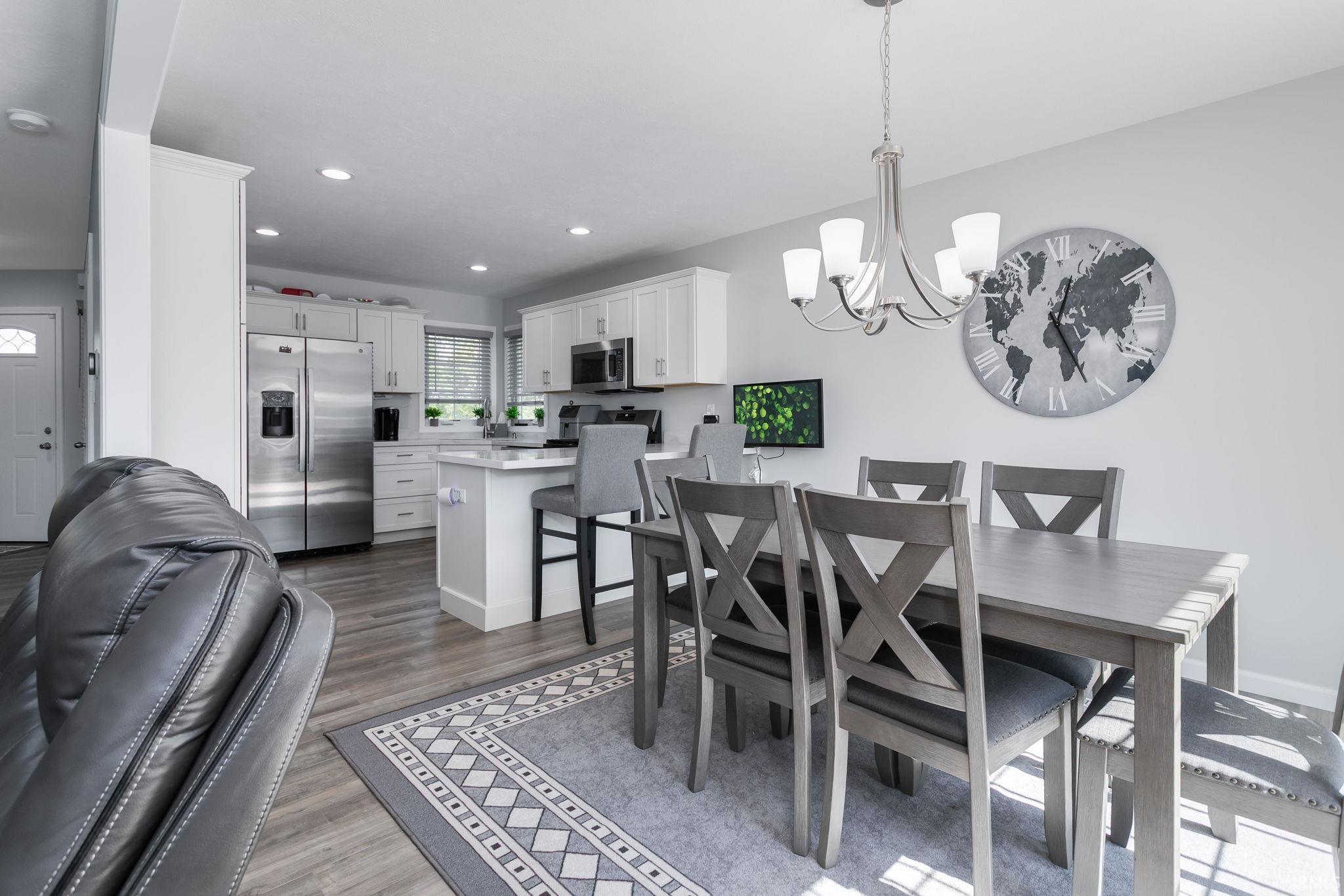 Mishawaka, Indiana 46545, United States, 4 Bedrooms Bedrooms, ,3 BathroomsBathrooms,Residential,Contingent,214843