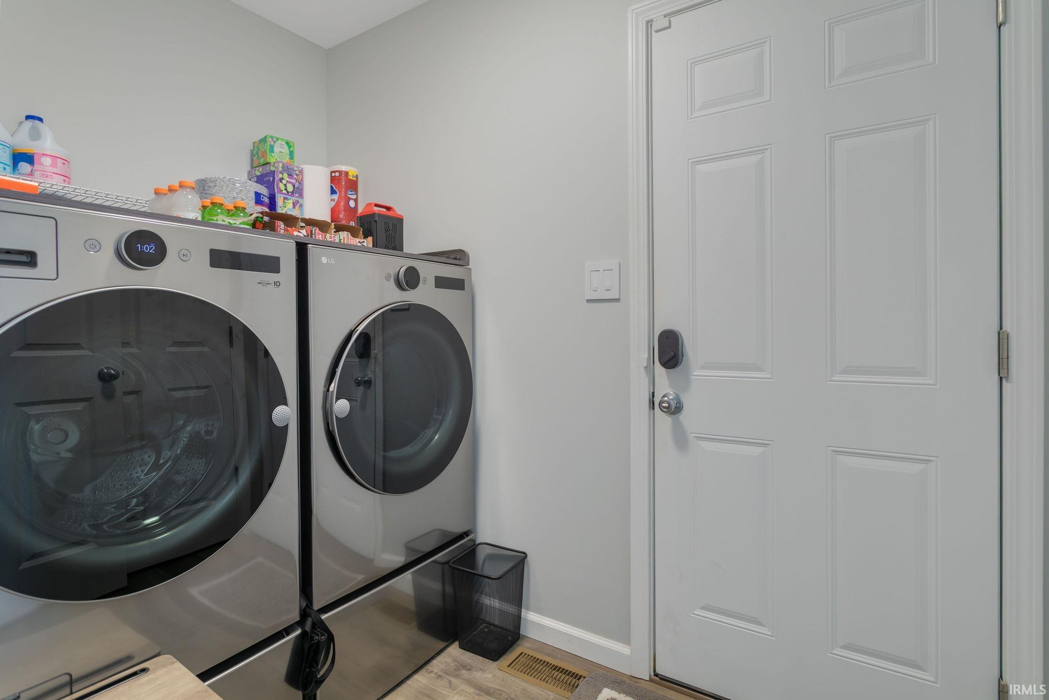 Mishawaka, Indiana 46545, United States, 4 Bedrooms Bedrooms, ,3 BathroomsBathrooms,Residential,Contingent,214843