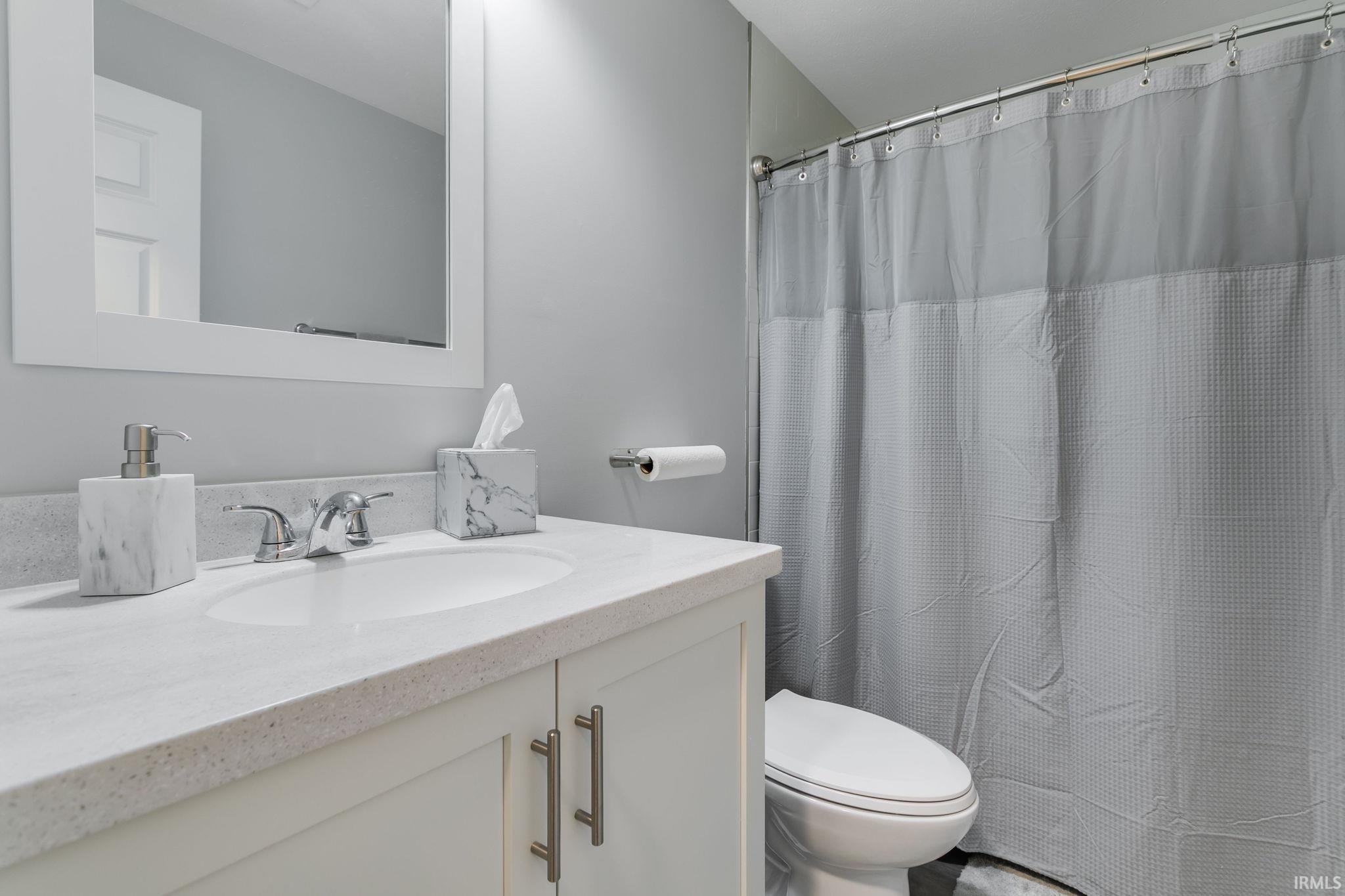 Mishawaka, Indiana 46545, United States, 4 Bedrooms Bedrooms, ,3 BathroomsBathrooms,Residential,Contingent,214843