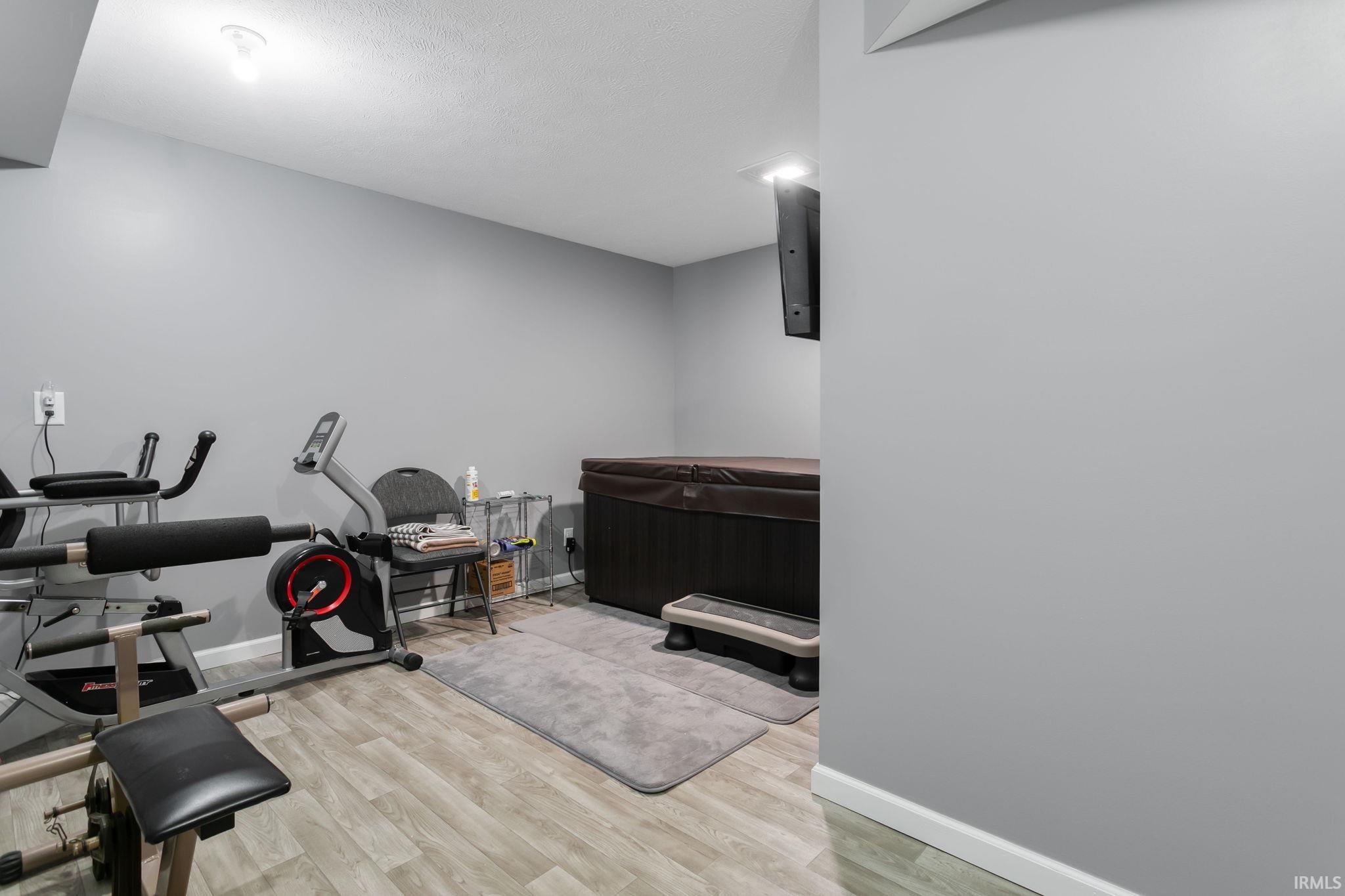 Mishawaka, Indiana 46545, United States, 4 Bedrooms Bedrooms, ,3 BathroomsBathrooms,Residential,Contingent,214843