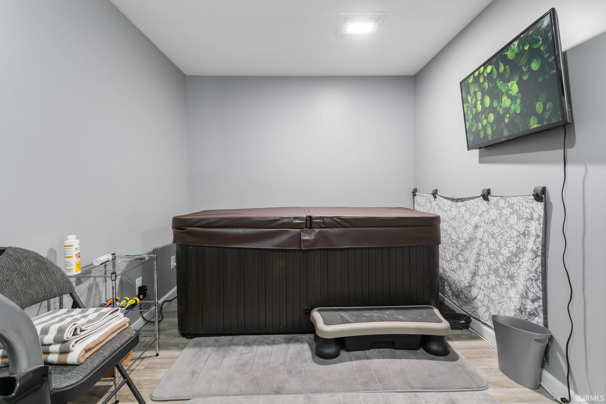 Mishawaka, Indiana 46545, United States, 4 Bedrooms Bedrooms, ,3 BathroomsBathrooms,Residential,Contingent,214843