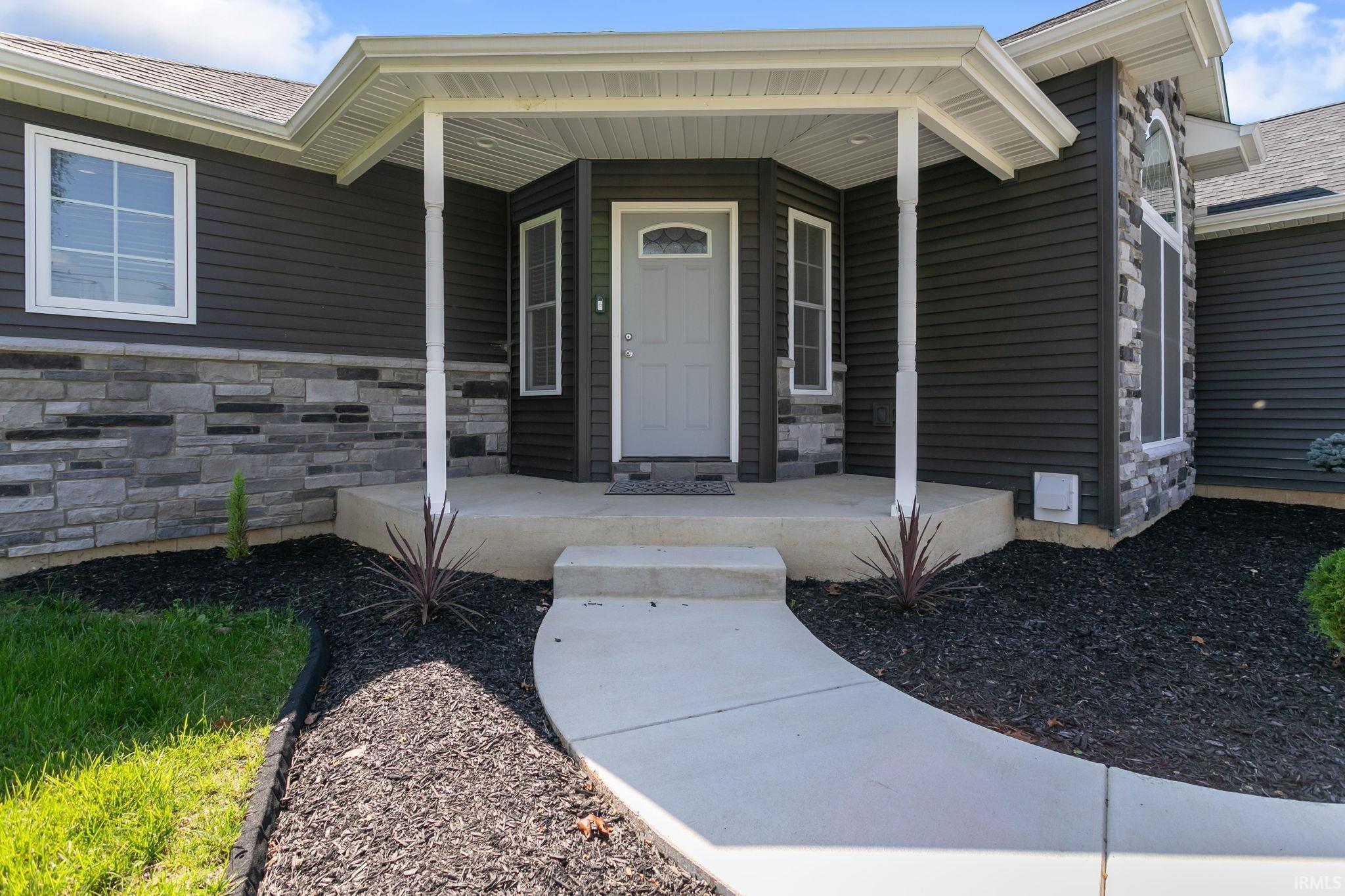 Mishawaka, Indiana 46545, United States, 4 Bedrooms Bedrooms, ,3 BathroomsBathrooms,Residential,Contingent,214843