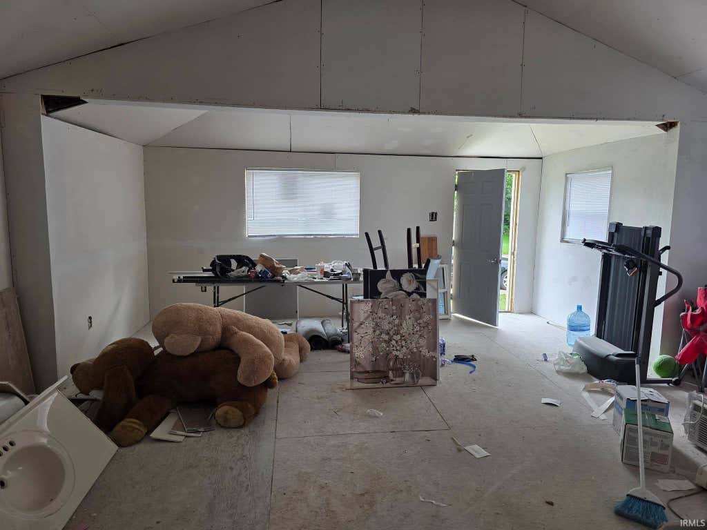 Photo of 1717 ROBINSON Street, South Bend, IN 46613 (MLS # 202634287)
