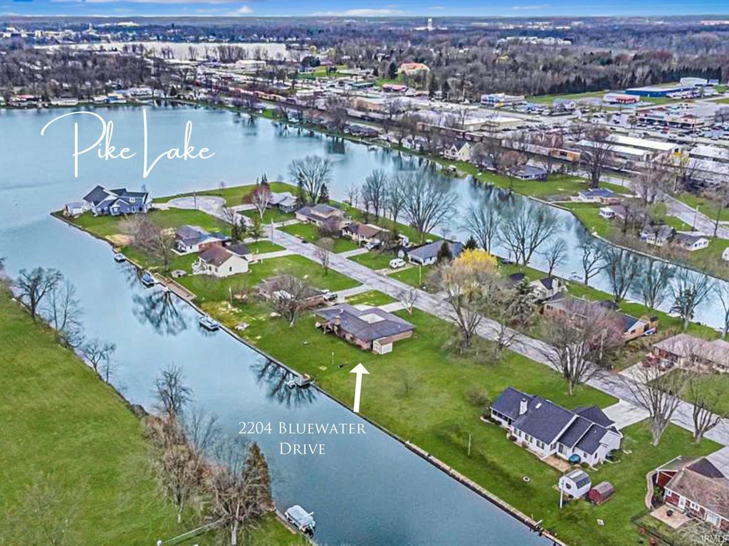 Photo of 2204 Bluewater Drive, Warsaw, IN 46580 (MLS # 202610325)