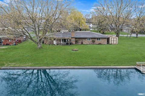 Photo of 2204 Bluewater Drive, Warsaw, IN 46580 (MLS # 202610325)