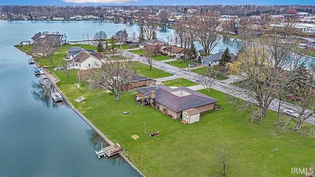 Photo of 2204 Bluewater Drive, Warsaw, IN 46580 (MLS # 202610325)