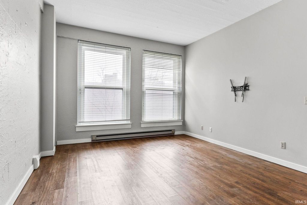 Photo of 112 W Washington Boulevard #328, Fort Wayne, IN 46802 (MLS # 202605184)