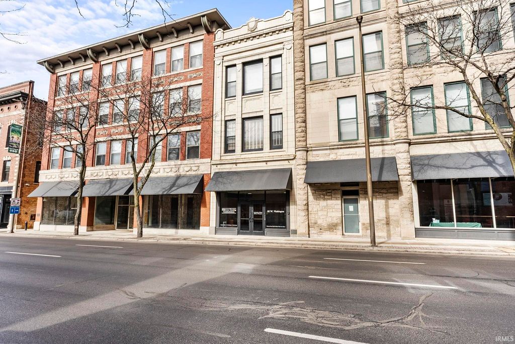 Photo of 112 W Washington Boulevard #328, Fort Wayne, IN 46802 (MLS # 202605184)