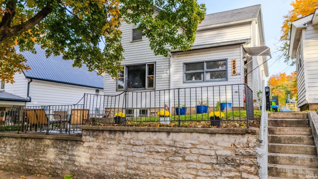 Photo of 256 E Maple Street, Wabash, IN 46992 (MLS # 202644268)
