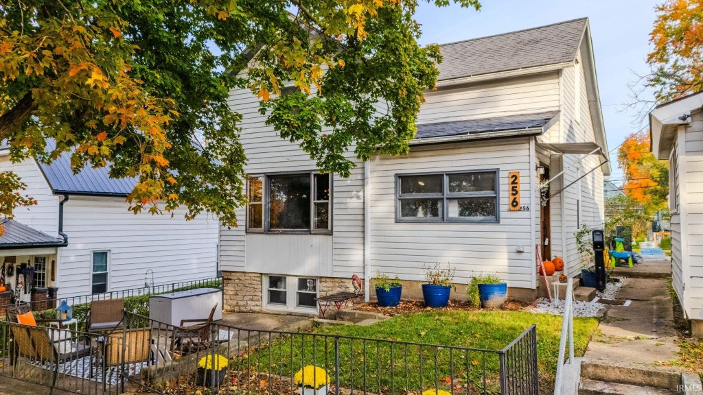Photo of 256 E Maple Street, Wabash, IN 46992 (MLS # 202644268)