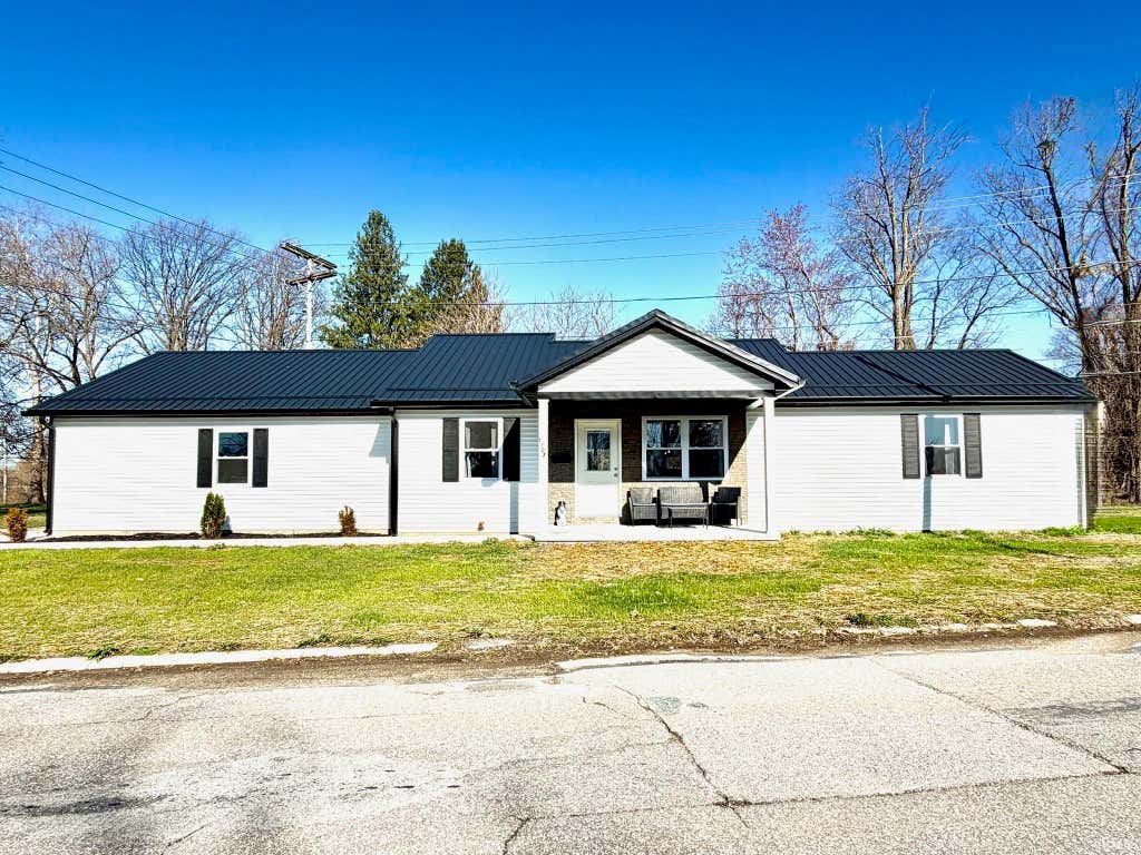 Photo of 103 E Warren Street, Mitchell, IN 47446 (MLS # 202631001)