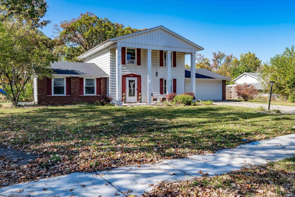 Photo of 4321 Oakhurst Drive, Fort Wayne, IN 46815 (MLS # 202542795)