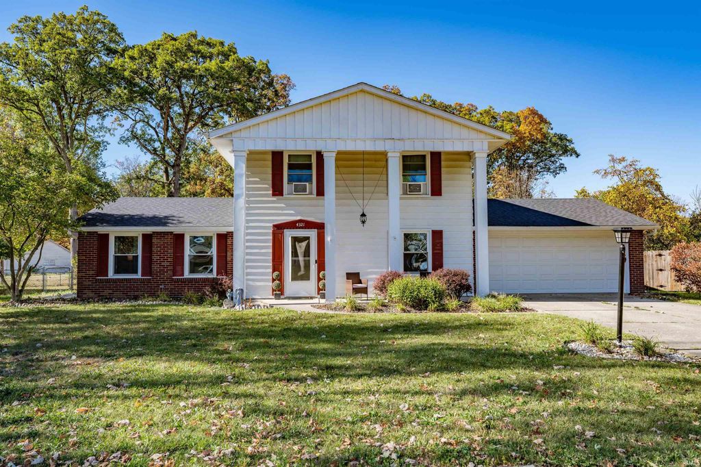 Photo of 4321 Oakhurst Drive, Fort Wayne, IN 46815 (MLS # 202542795)