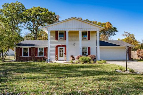 Photo of 4321 Oakhurst Drive, Fort Wayne, IN 46815 (MLS # 202542795)