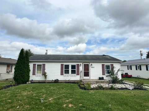 Photo of 9850 N American Way Way, Syracuse, IN 46567 (MLS # 202638876)