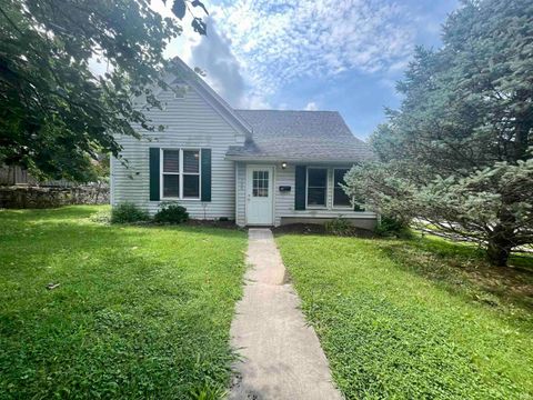 Photo of 200 E 2nd Street, Bloomington, IN 47401 (MLS # 202549230)