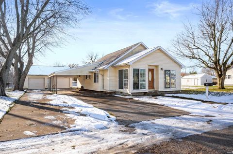 Photo of 617 W 15th Street, Muncie, IN 47302 (MLS # 202548551)