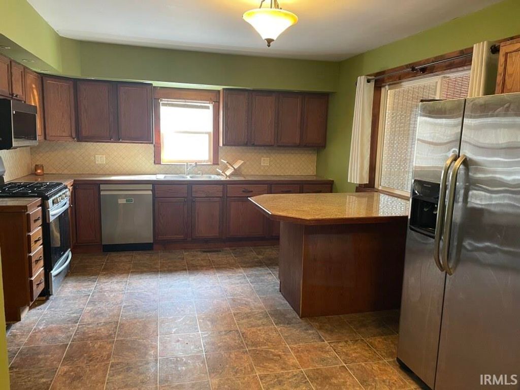 Photo of 534 Poplar Street, Huntington, IN 46750 (MLS # 202542433)