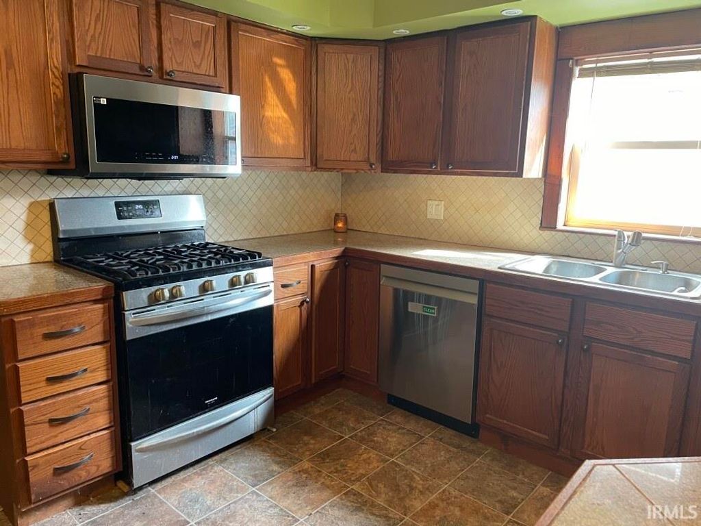 Photo of 534 Poplar Street, Huntington, IN 46750 (MLS # 202542433)