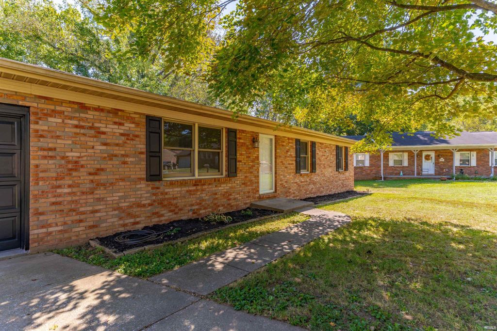 Photo of 6800 Oakmont Court, Newburgh, IN 47630 (MLS # 202537951)