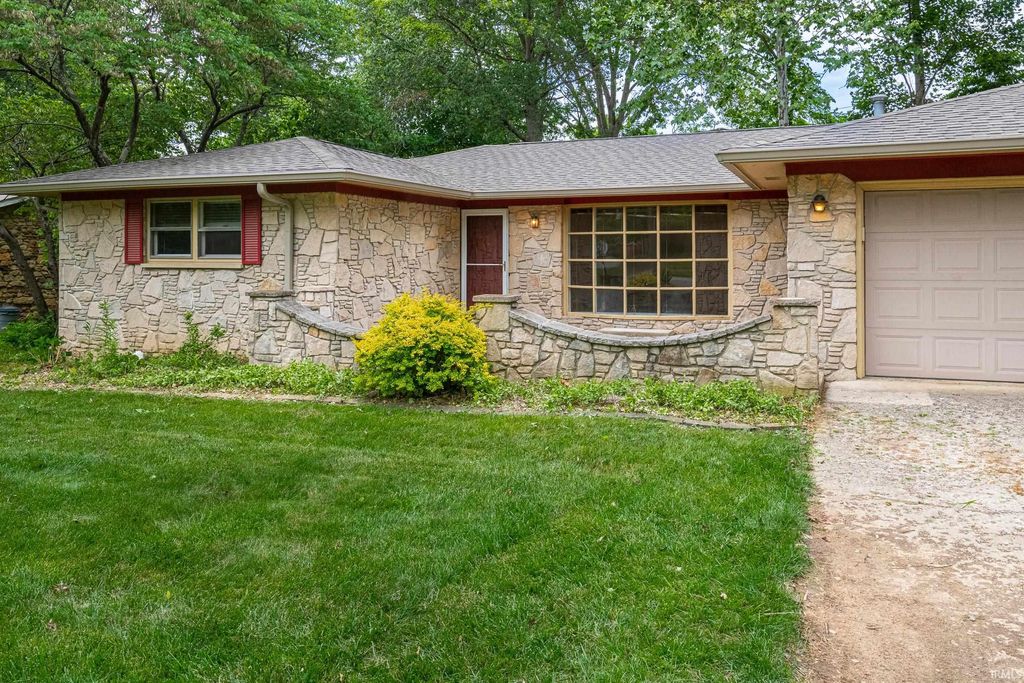 Photo of 715 E Eddington Court, Bloomington, IN 47401 (MLS # 202604373)