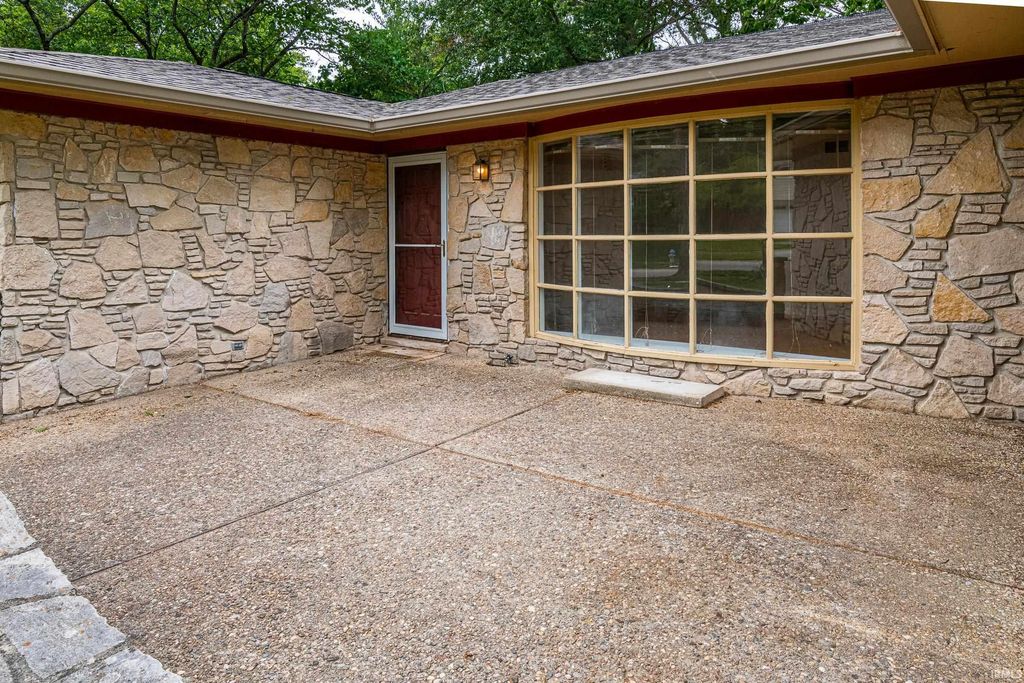 Photo of 715 E Eddington Court, Bloomington, IN 47401 (MLS # 202604373)