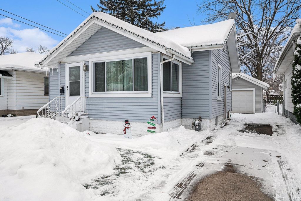 Photo of 1709 Wood Street, Elkhart, IN 46516 (MLS # 202547907)