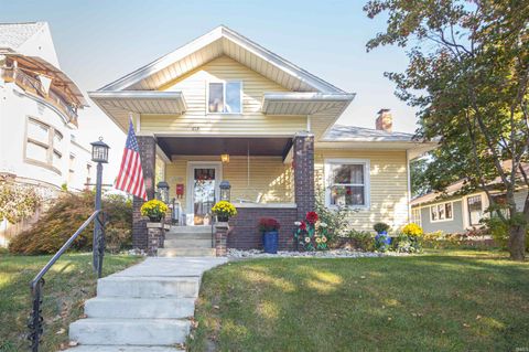 Photo of 619 S 10th Street, Lafayette, IN 47905 (MLS # 202542088)