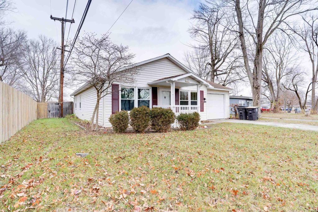 Photo of 123 Edgeknoll Lane, Fort Wayne, IN 46816 (MLS # 202547778)