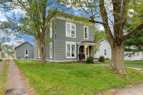 Photo of 409 E Jefferson Street, Crawfordsville, IN 47933 (MLS # 202612965)